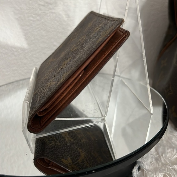 Vintage Louis Vuitton Monogram Bifold Unisex Wallet - Picture 4 of 17